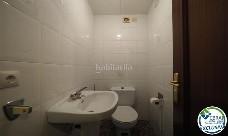 Foto 0e1f1d63-85a4-4c3d-8cd0-38f8d46ed1cc. Piso en del puig rom 102 gran piso en venta en el centro en Roses