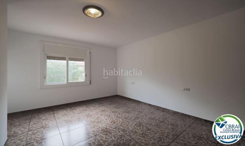 Foto 5e39c54d-7dd4-4885-ae74-522f7c8de514. Piso en del puig rom 102 gran piso en venta en el centro en Roses