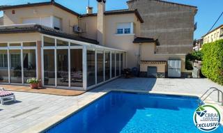 Xalet a Puigmal 24. Gran casa con piscina en una zona tranquila