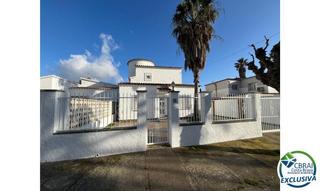 Xalet a Falconera 35b. Casa con piscina y amarre 12.25 x 3 cerca del mar en venta en em
