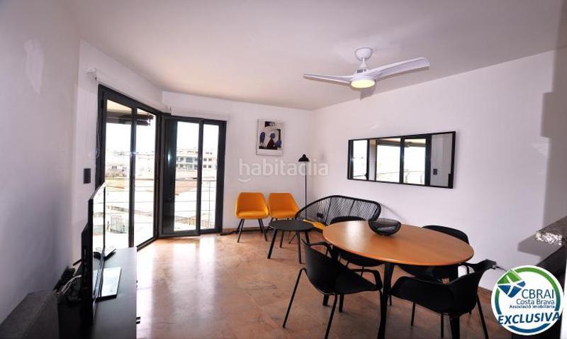 Foto 09263b74-0296-41f8-ab6e-31cdfb8cd367. Piso en marítim 40 ático en 1 línea con solárium, preciosas vistas y licencia turística. en Roses