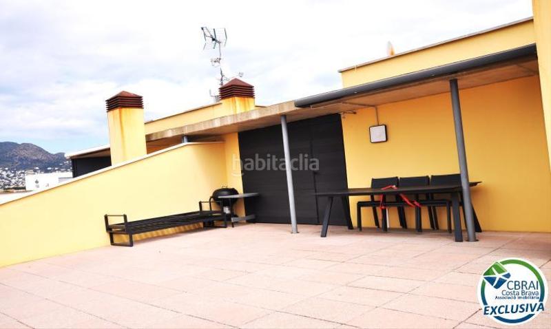 Foto 173220cc-396e-4bd8-86fd-53072971e3e7. Piso en marítim 40 ático en 1 línea con solárium, preciosas vistas y licencia turística. en Roses