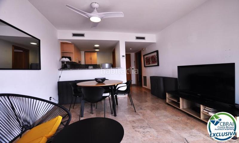 Foto 2e7d9689-4804-40a9-8157-c6c8f3c3d916. Piso en marítim 40 ático en 1 línea con solárium, preciosas vistas y licencia turística. en Roses