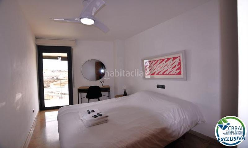 Foto 34026cab-d163-44ec-99b5-3e1acbcb42c8. Piso en marítim 40 ático en 1 línea con solárium, preciosas vistas y licencia turística. en Roses