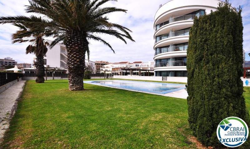 Foto 379957fa-83bf-463c-a27e-891bf3c4325f. Piso en marítim 40 ático en 1 línea con solárium, preciosas vistas y licencia turística. en Roses