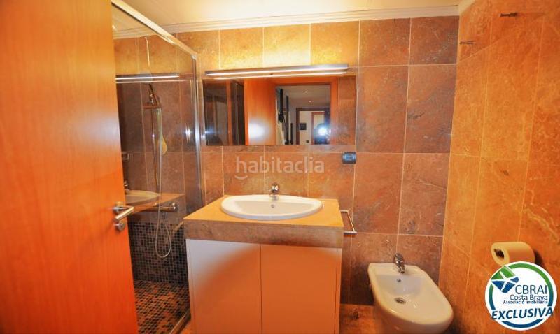 Foto 8de1d38b-3277-4192-96c1-4b9736001cad. Piso en marítim 40 ático en 1 línea con solárium, preciosas vistas y licencia turística. en Roses