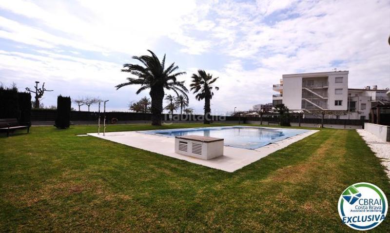 Foto b3470d8f-17f2-4189-a2b0-168941337bd6. Piso en marítim 40 ático en 1 línea con solárium, preciosas vistas y licencia turística. en Roses