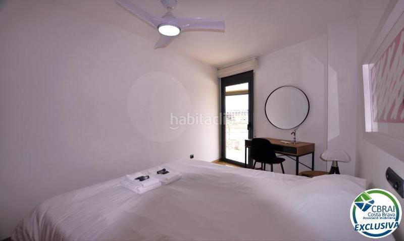 Foto f64b4d19-eb95-40ae-a22d-7e33dd0fd35f. Piso en marítim 40 ático en 1 línea con solárium, preciosas vistas y licencia turística. en Roses