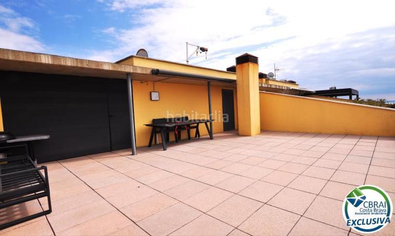 Foto fde0493e-1d21-479c-9ae5-66de9aa33f40. Piso en marítim 40 ático en 1 línea con solárium, preciosas vistas y licencia turística. en Roses