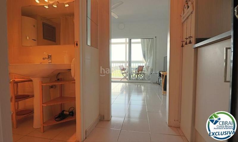Foto 2f32a87c-39ba-4cf6-9de7-9a8d9cfe0e2c. Piso en de l'alhambra 47 acogedor estudio con vistas espectaculares a la montaña y licencia turística en Roses