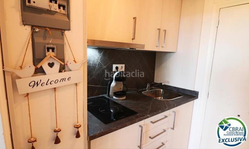 Foto 639ff93a-920d-47ea-b69b-de10551913b6. Piso en de l'alhambra 47 acogedor estudio con vistas espectaculares a la montaña y licencia turística en Roses
