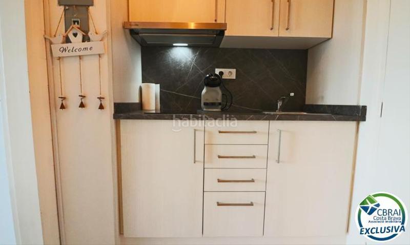 Foto b536dc41-a397-4602-91d2-f7bd65019494. Piso en de l'alhambra 47 acogedor estudio con vistas espectaculares a la montaña y licencia turística en Roses