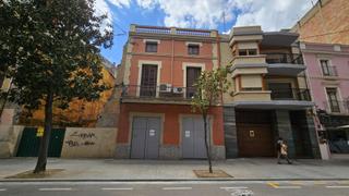 Casa adossada a Nou 66. Edificio en centro ciudad de 496m2 en 3 plantas c. nou de figuer