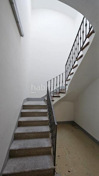 Foto 594f3584-3882-48ba-ba80-798fbe55fbe2. Casa adosada en nou 66 edificio en centro ciudad de 496m2 en 3 plantas c. nou en Figueres