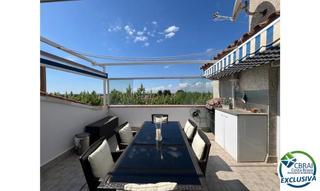 Apartament a Port empordà 1. Atico en venta en empuriabrava 2 habitaciones gran terraza y par