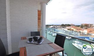 Piso en Cap de la gola 28. Encantador apartamento con licencia turística, vistas al canal y