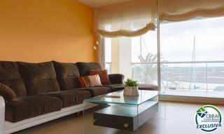 Piso en Pastor 1. Amplio apartamento con terraza, parking, trastero, vistas al mar
