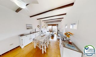 Pis a Poblat típic-plaça església. Apartamento de 2 habitaciones cerca de la playa.