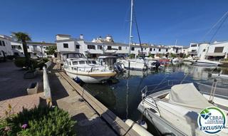 Casa adossada a Illa cartago 25. Casa con amarre y parking en empuriabrava.