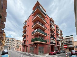 Appartement dans Del notari salvador dal 1. Piso en el centro de figueres con ascensor.