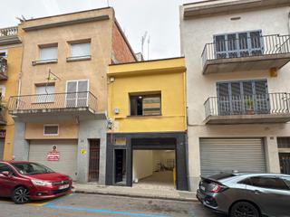Casa adossada a Sant antoni 27. Oportunidad de casa reformada en el centro de figueres.