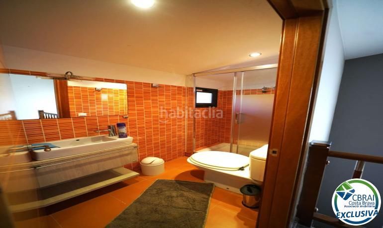 Foto 1b8d90fe-86c8-4ae7-bb3b-71dd63a5f626. Chalet en de l'eucaliptus 12 preciosa casa unifamiliar en la garriga 4 dormitorios, 3 baños y piscina. en Roses