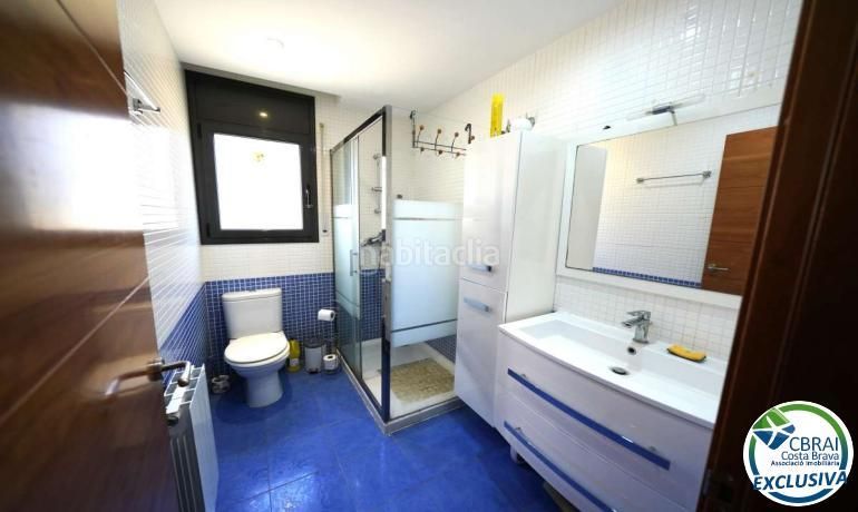 Foto bc4f36f9-fc28-40b6-9ab2-4b9bf5c043e5. Chalet en de l'eucaliptus 12 preciosa casa unifamiliar en la garriga 4 dormitorios, 3 baños y piscina. en Roses