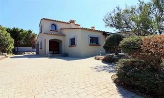 Xalet a Jaume i. Villa totalmente renovada en la exclusiva zona de peralada golf