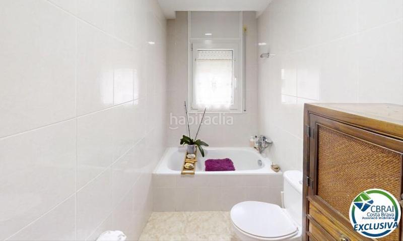 Foto 9b349aed-a2ba-4fc8-a996-f853a55de877. Piso en del cap norfeu 45 dúplex con vistas impresionantes a la bahía en Roses