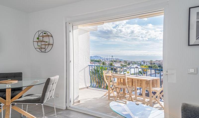 Foto 9da57e2d-77d5-45f5-a9df-2be7b12467ff. Piso en port empordà 85 precioso apartamento en la última planta con vistas al canal y amarre privado en Empuriabrava