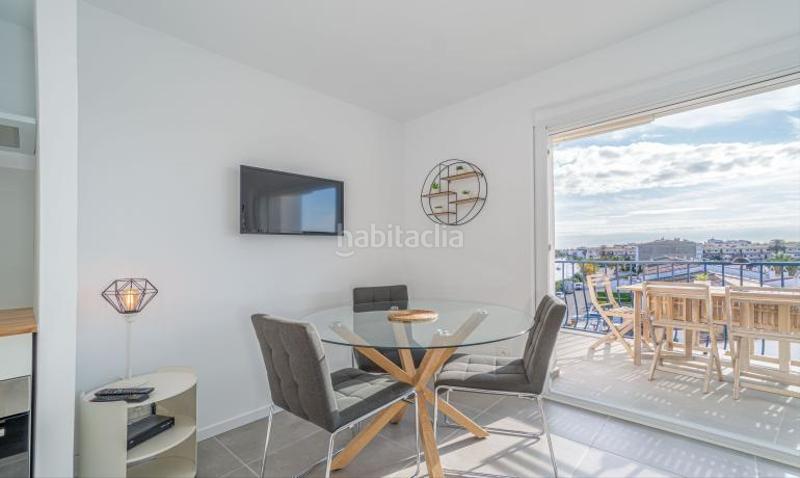 Foto ec5222e2-790e-4de5-88be-6676df140239. Piso en port empordà 85 precioso apartamento en la última planta con vistas al canal y amarre privado en Empuriabrava