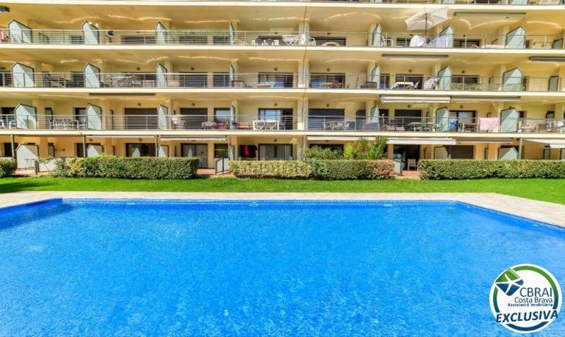 Foto 1788ac41-3e03-4e6f-ae56-0368f1bda920. Pis amb calefacció aparcament piscina a Salatar Roses