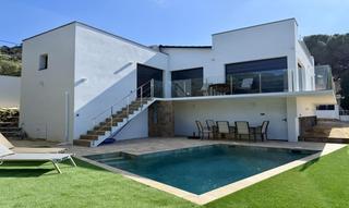 Chalet  Navarra 33. Moderna casa con piscina y licencia turística.