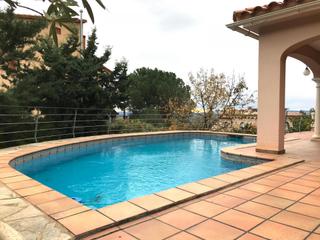 Chalet  Dinamarca. Espectacular casa con dos viviendas independientes y con 2 garaj