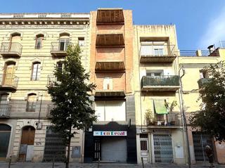 Edifici a De peralada 67. Edificio en venta en la calle peralada de figueres.