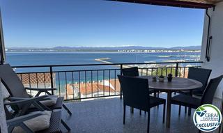 Flat in De manuel milà i fontanals 30. Viva el azul su balcón privado al mediterráneo y al vibrante pue