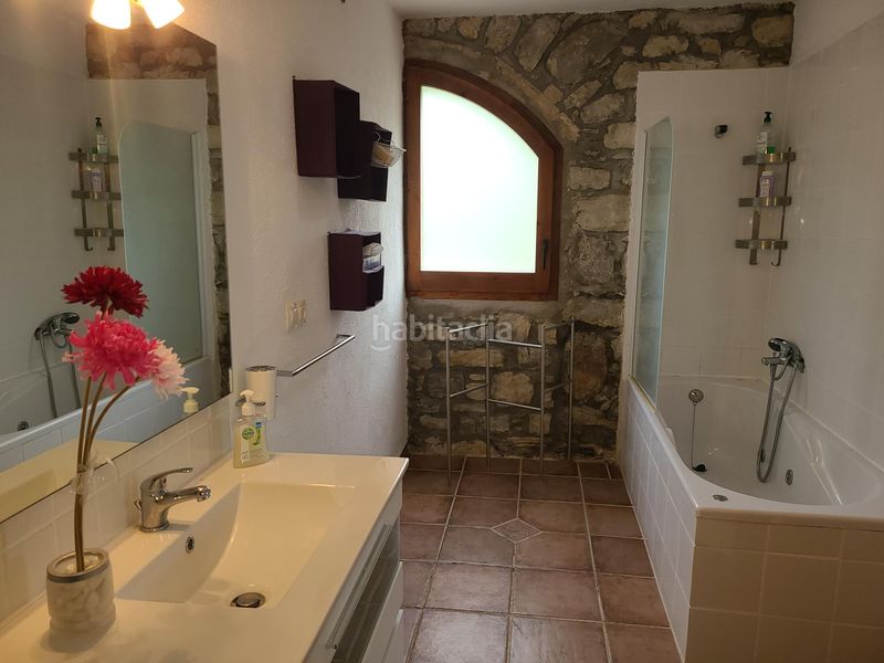 Foto baf1796b-03d4-4379-9c93-525f2f93351d. Masia a vall de bianya a Sant Joan les Fonts