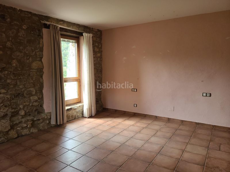 Foto e9e17efc-2335-423f-8923-86e585db2473. Masia a vall de bianya a Sant Joan les Fonts