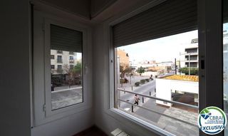 Piso en D'en mairó 54. Piso 3 habitaciones centro roses
