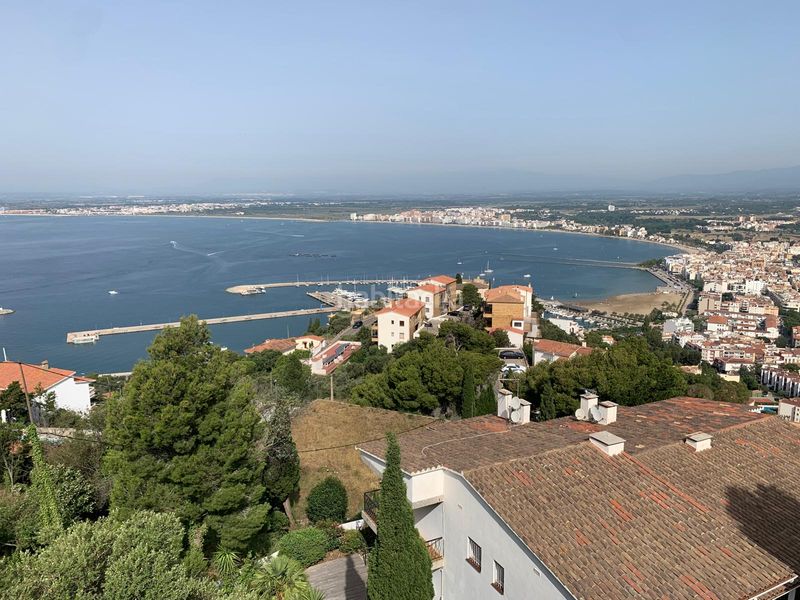 Foto e0fa6fd1-2d06-4dfc-8308-4ebe37b2f0eb. Dúplex en víctor català 13 magnifico duplex con vistas al mar en puig rom en Roses