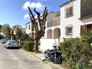Casa a schiera  Josep coll i ligora 11. Casa adosada cerca del mar en la urb. amfora, sant pere pescador