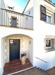 Casa a schiera  Josep coll i ligora 11. Casa adosada cerca del mar en la urb. amfora, sant pere pescador