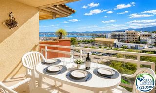 Flat in De mercè rodoreda 1. Ático con vistas al mar y terraza a 200 m de la playa en roses