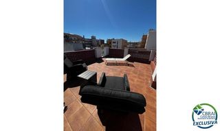 Casa adossada  Poblat típic-plaça església 7. Se vende una pequeña casa de vacaciones en pleno centro de empur
