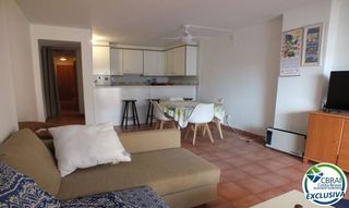 Etagenwohnung in De la platja 74. Apartamento soleado con terraza y plaza de aparcamiento en santa