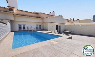 Pis  Cavall de mar 42. Cavall de mar áticodúplex con gran terraza, piscina privada y vi