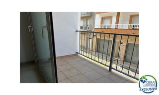 Piso en De l'almirall federico gravina 67. Luminoso piso seminuevo en el centro de roses ? a 400m de la pla