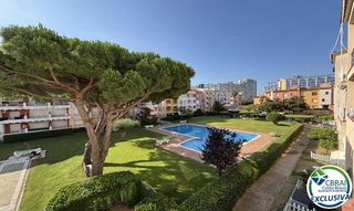 Etagenwohnung in Badia-gran reserva 5. Apartamento con terraza y piscina en empuriabrava