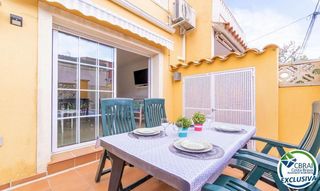 Reihenhaus  Puigmal-e1. Puigmal acogedora casa con garaje, terraza soleada y licencia tu
