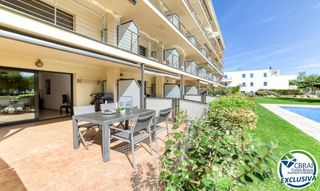 Flat in De rhode 39. Apartamento en planta baja en primera línea de mar  con piscina